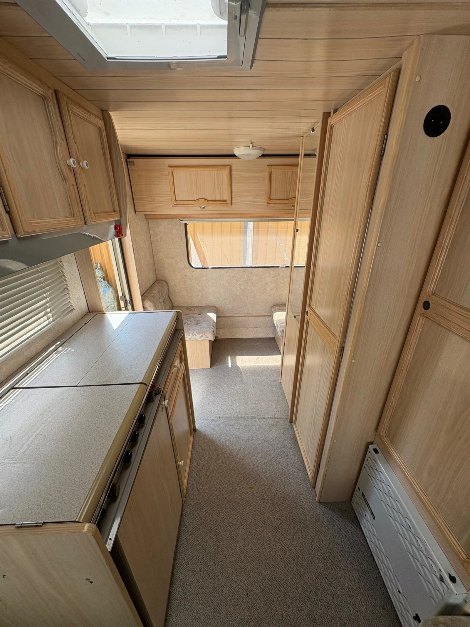 Каравана Caravelair Bamba 375 luxe, снимка 15 - Каравани и кемпери - 54443938