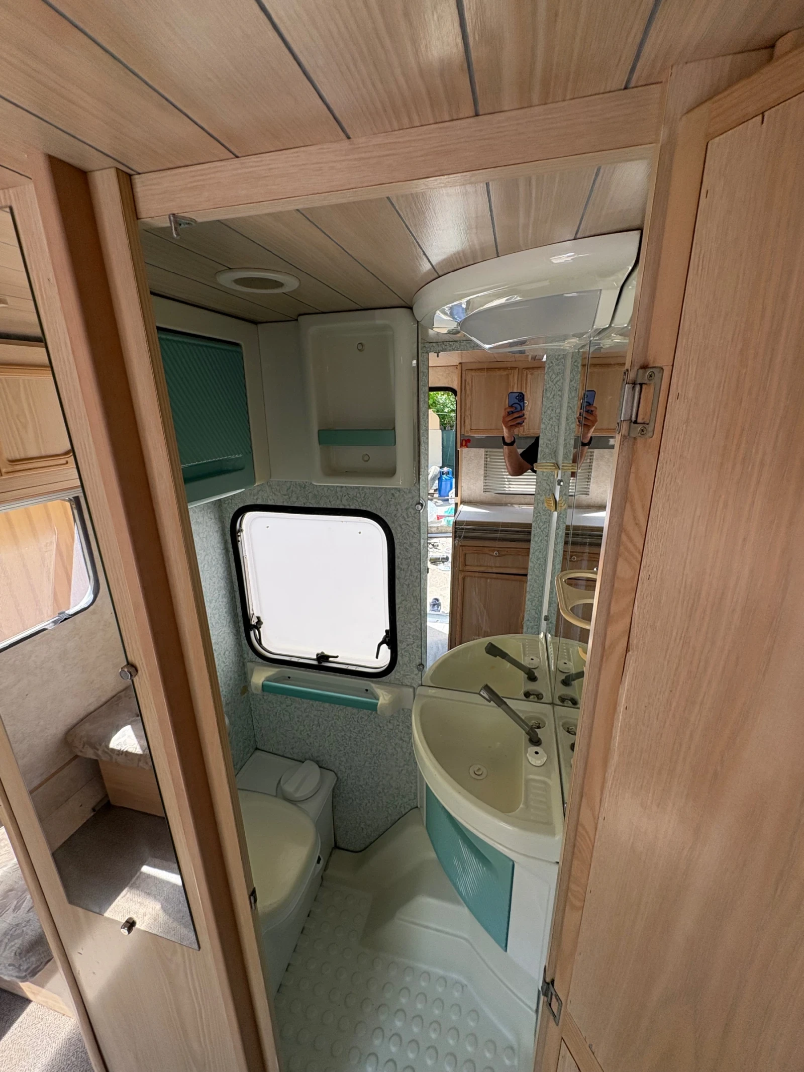 Каравана Caravelair Bamba 375 luxe, снимка 13 - Каравани и кемпери - 54443938