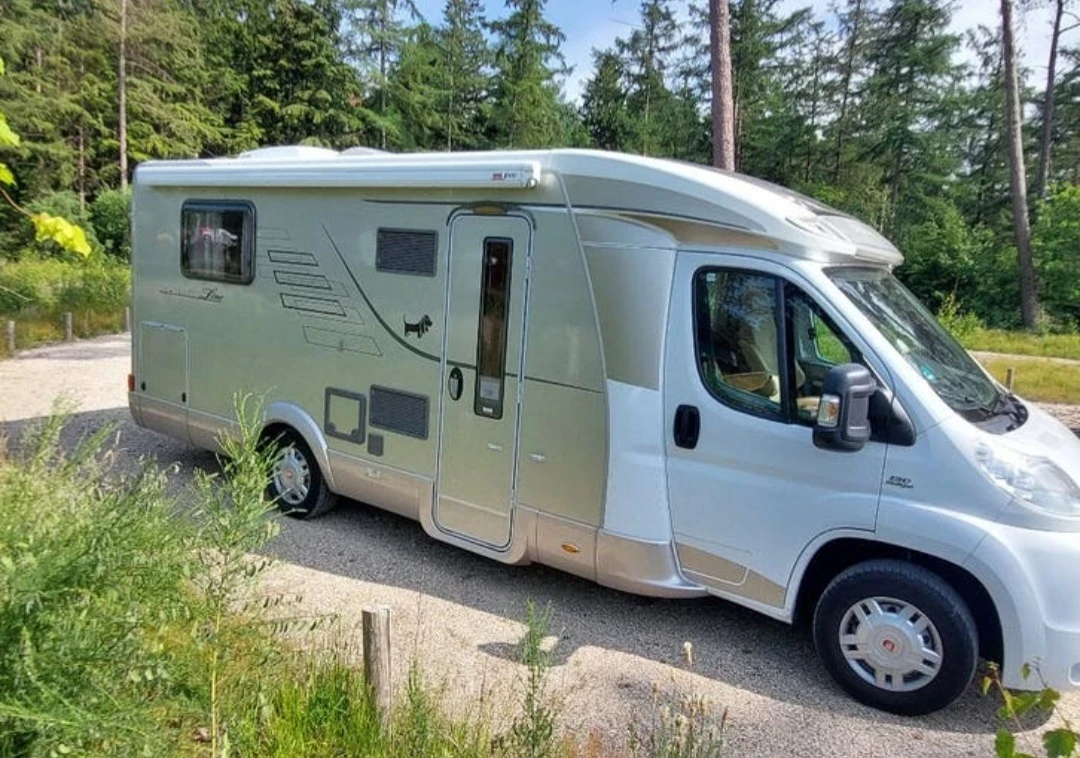 Кемпер HYMER / ERIBA Hymer Tramp 698 CL Exclusive Line, снимка 2 - Каравани и кемпери - 55153069