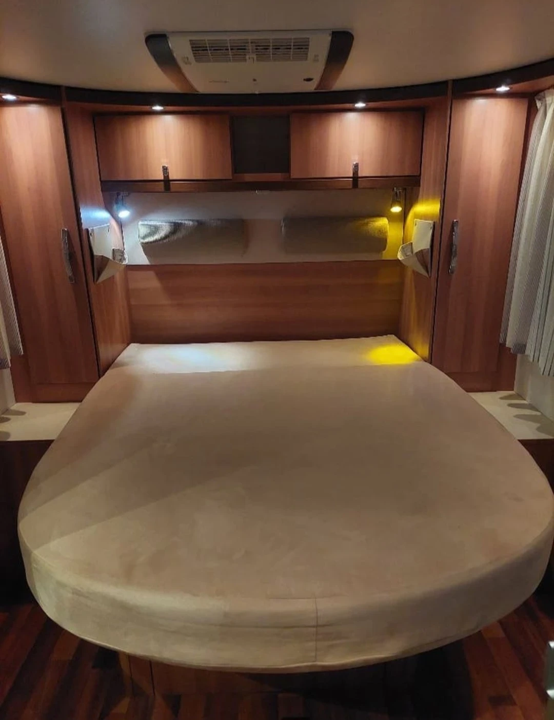 Кемпер HYMER / ERIBA Hymer Tramp 698 CL Exclusive Line, снимка 8 - Каравани и кемпери - 55153069
