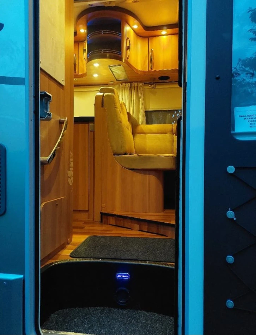Кемпер HYMER / ERIBA Hymer Tramp 698 CL Exclusive Line, снимка 11 - Каравани и кемпери - 55153069