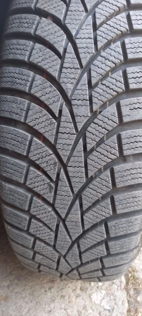 Гуми с джанти Toyo 195/65R15, снимка 2 - Гуми и джанти - 48976231