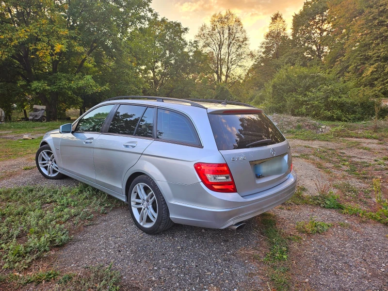 Mercedes-Benz C 220, снимка 6 - Автомобили и джипове - 47935772