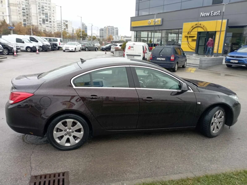 Opel Insignia 1.8, снимка 5 - Автомобили и джипове - 48282679