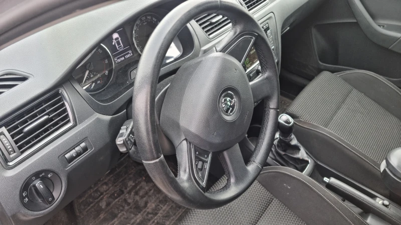 Skoda Rapid  NAVI/РЕКАРО/КЛИМАТРОНИК , снимка 13 - Автомобили и джипове - 48892453