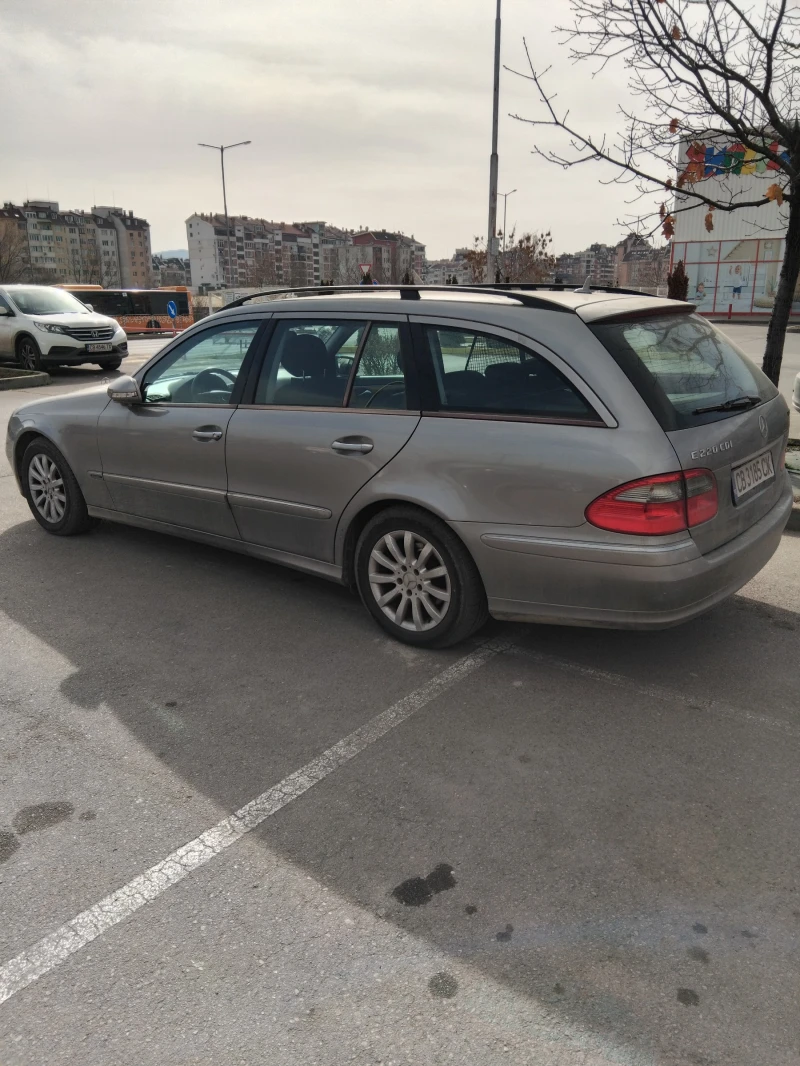 Mercedes-Benz E 220, снимка 2 - Автомобили и джипове - 49439460