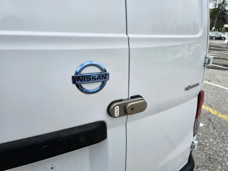 Nissan e-NV200 2018г. 36700км., снимка 9 - Автомобили и джипове - 52505473