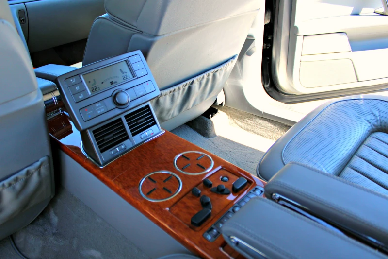 VW Phaeton 4.2 V8 4motion Long EXCLUSIVE Швейцария , снимка 13 - Автомобили и джипове - 51683556