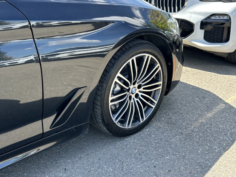 BMW 530 xDrive / M-Sport / PANO / HUD, снимка 3 - Автомобили и джипове - 52749781