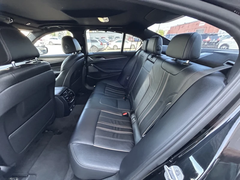 BMW 530 xDrive / M-Sport / PANO / HUD, снимка 13 - Автомобили и джипове - 52749781