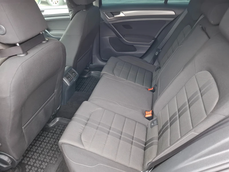 VW Golf 1.6 TDI AVTOMAT NAVI, снимка 6 - Автомобили и джипове - 52771546