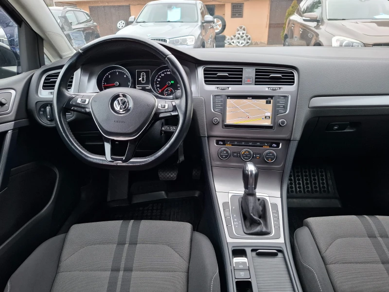 VW Golf 1.6 TDI AVTOMAT NAVI, снимка 7 - Автомобили и джипове - 52771546