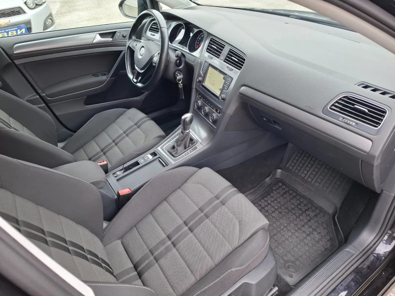VW Golf 1.6 TDI AVTOMAT NAVI, снимка 9 - Автомобили и джипове - 52771546