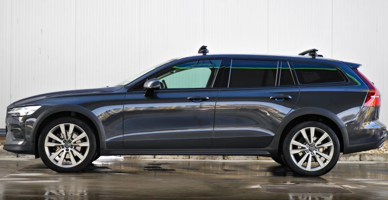 Volvo V60 Cross Country 2.0 D3 AWD AUT Panorama harman/kardon, снимка 2 - Автомобили и джипове - 53374926