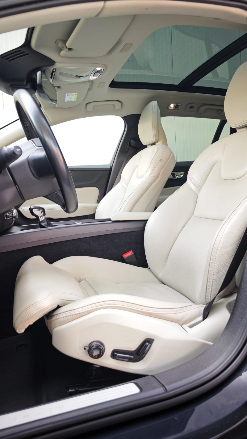 Volvo V60 Cross Country 2.0 D3 AWD AUT Panorama harman/kardon, снимка 8 - Автомобили и джипове - 53374926