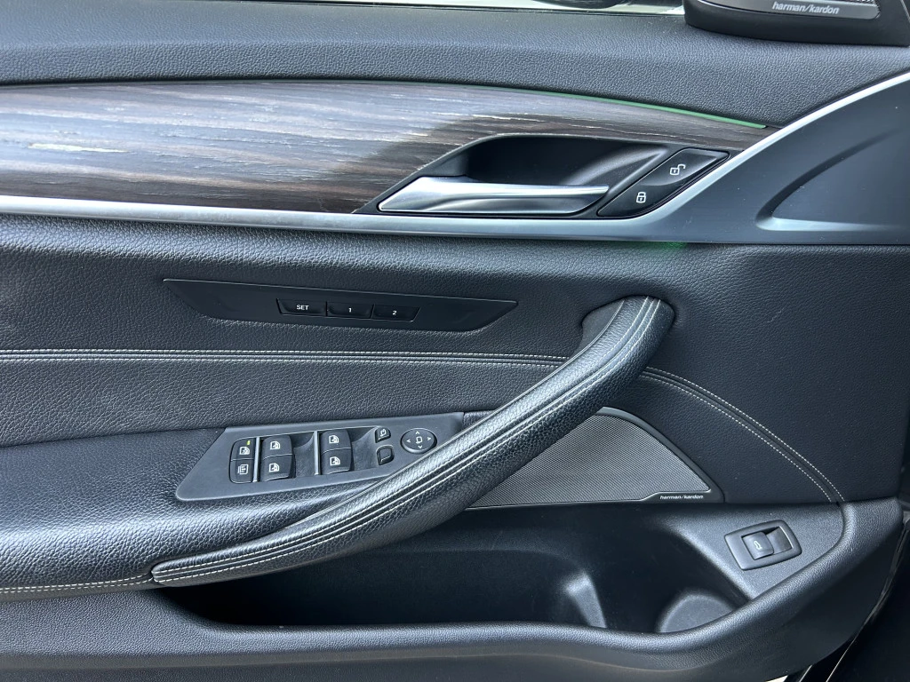 BMW 530 xDrive / M-Sport / PANO / HUD | Mobile.bg   11