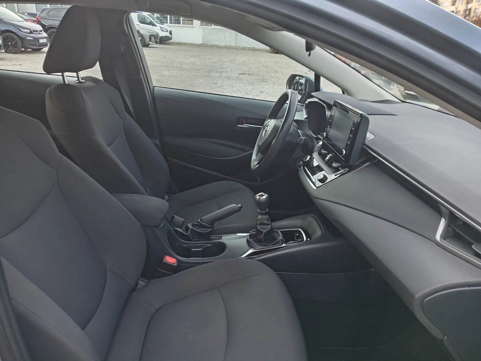 Toyota Corolla 1.5i Гаранционна - изображение 8