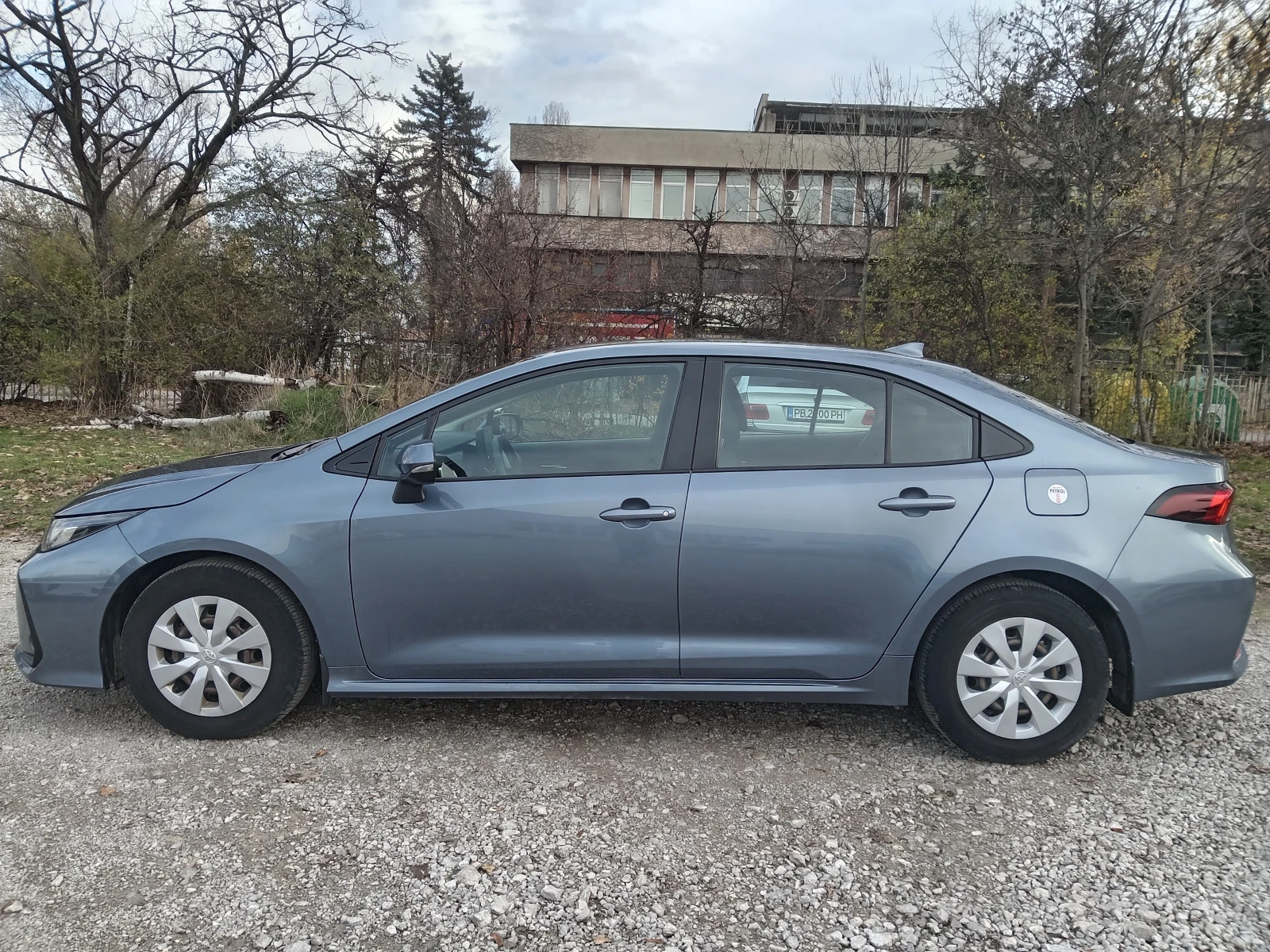 Toyota Corolla 1.5i Гаранционна - изображение 5