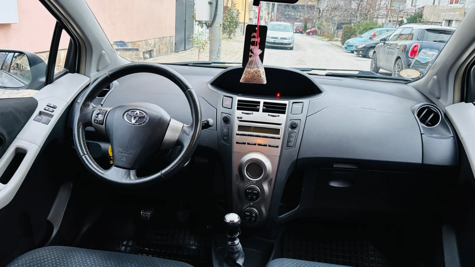 Toyota Yaris 1.4 D4D, снимка 13 - Автомобили и джипове - 53501798