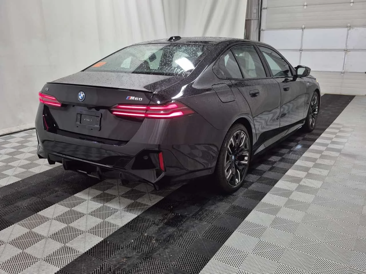 BMW i5 M60 XDRIVE * ОБДУХВАНЕ* 360* ПАНО* CARFAX *  - изображение 3