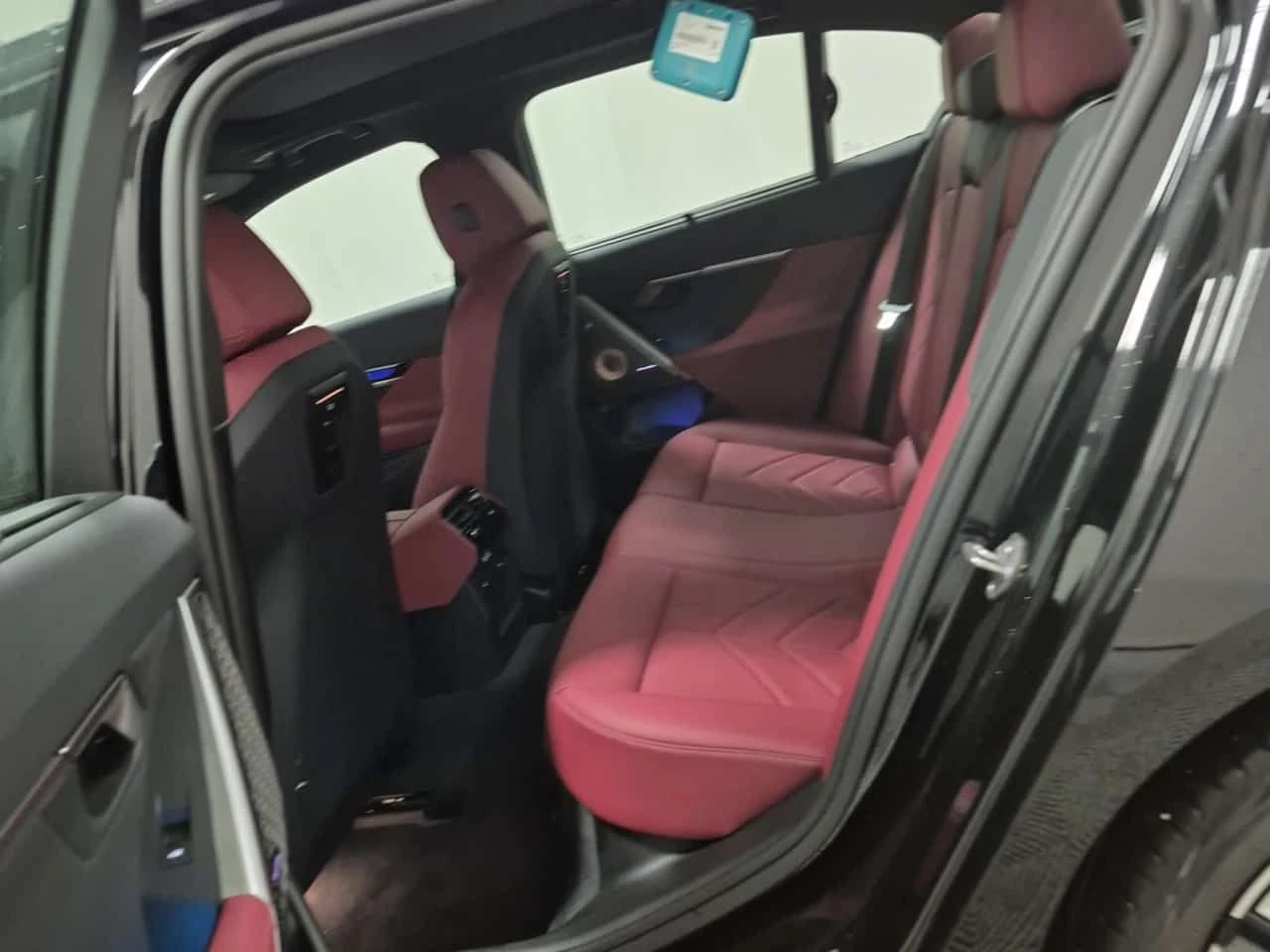 BMW i5 M60 XDRIVE * ОБДУХВАНЕ* 360* ПАНО* CARFAX *  - изображение 10