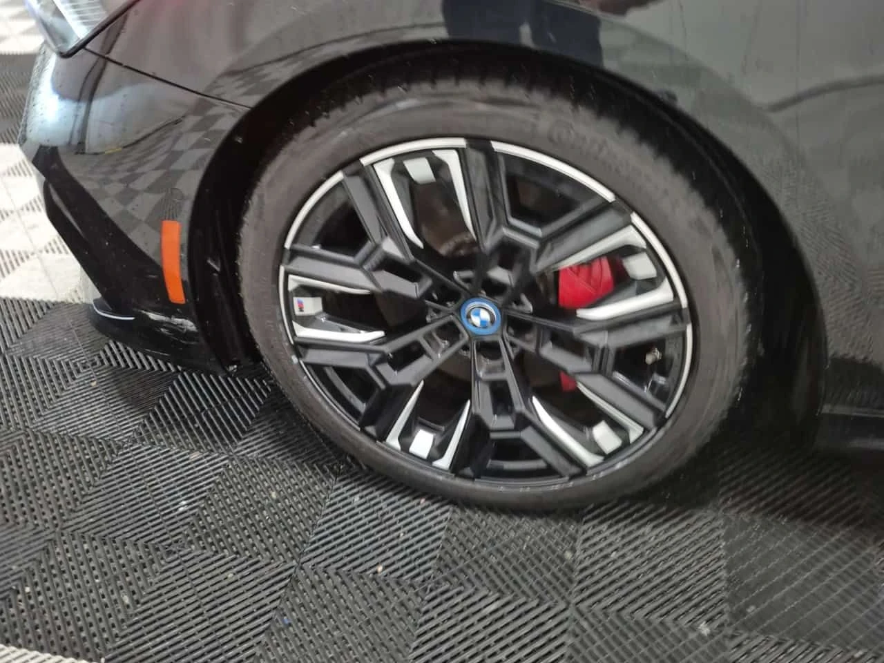 BMW i5 M60 XDRIVE * ОБДУХВАНЕ* 360* ПАНО* CARFAX *  - изображение 6