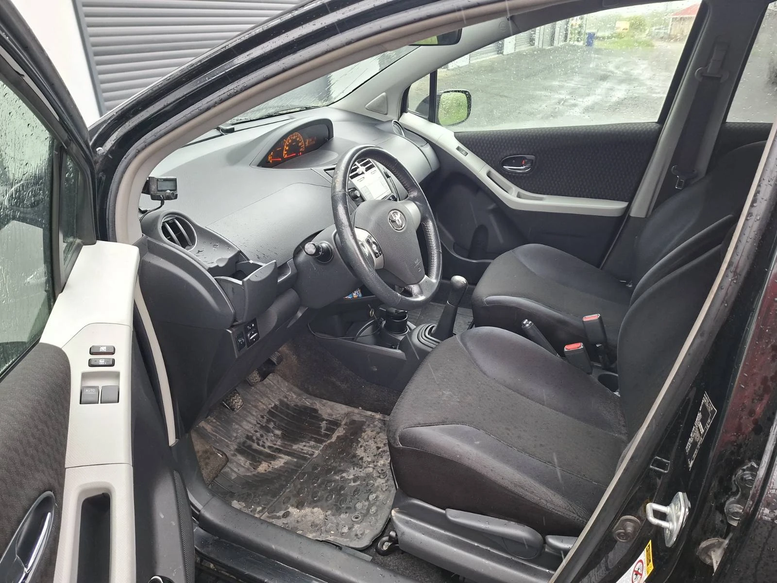 Toyota Yaris, снимка 5 - Автомобили и джипове - 54379273