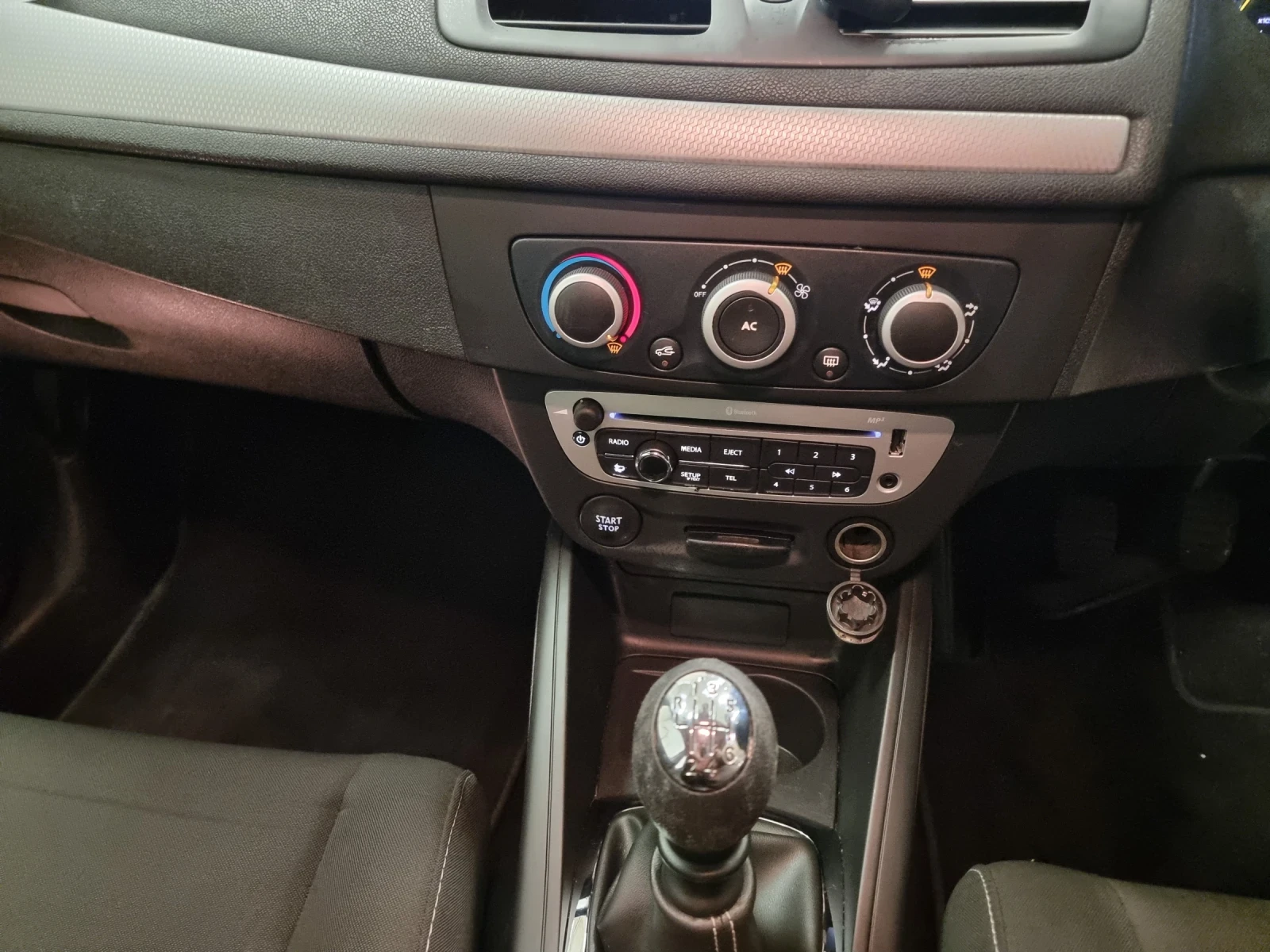 Renault Megane, снимка 7 - Автомобили и джипове - 54503572