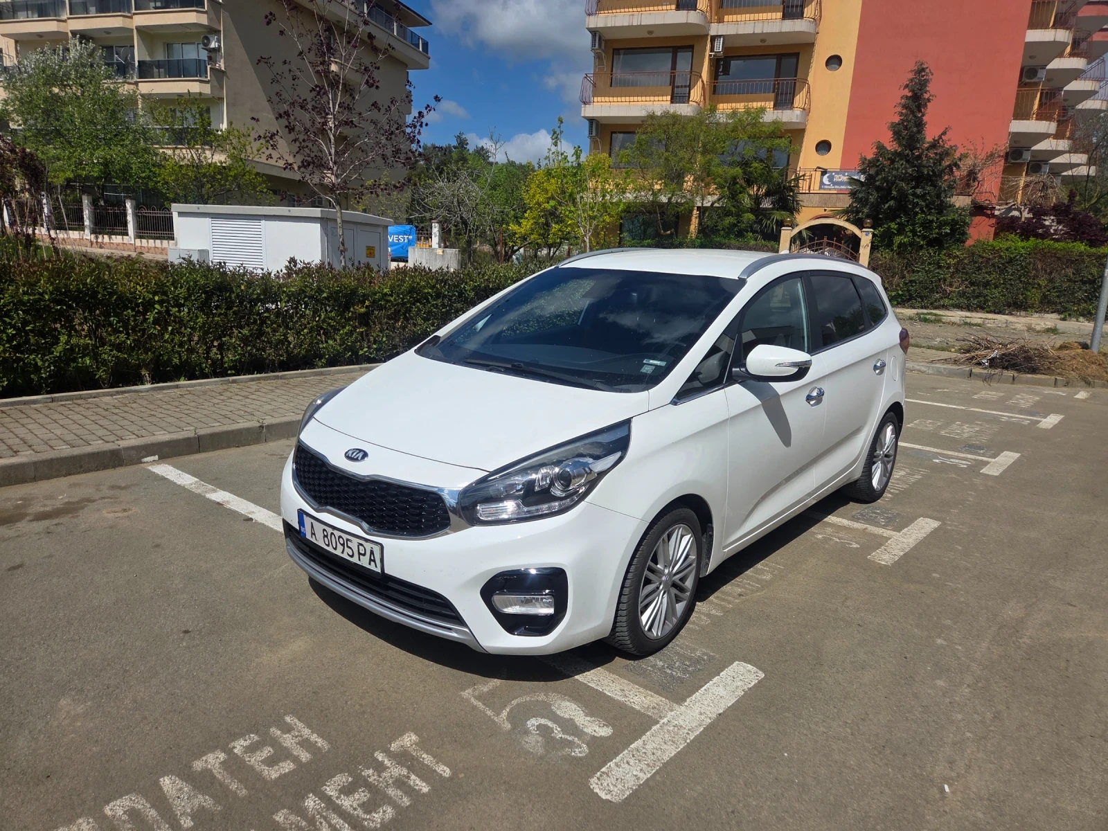 Kia Carens 1.7 CRDI , снимка 2 - Автомобили и джипове - 54728788