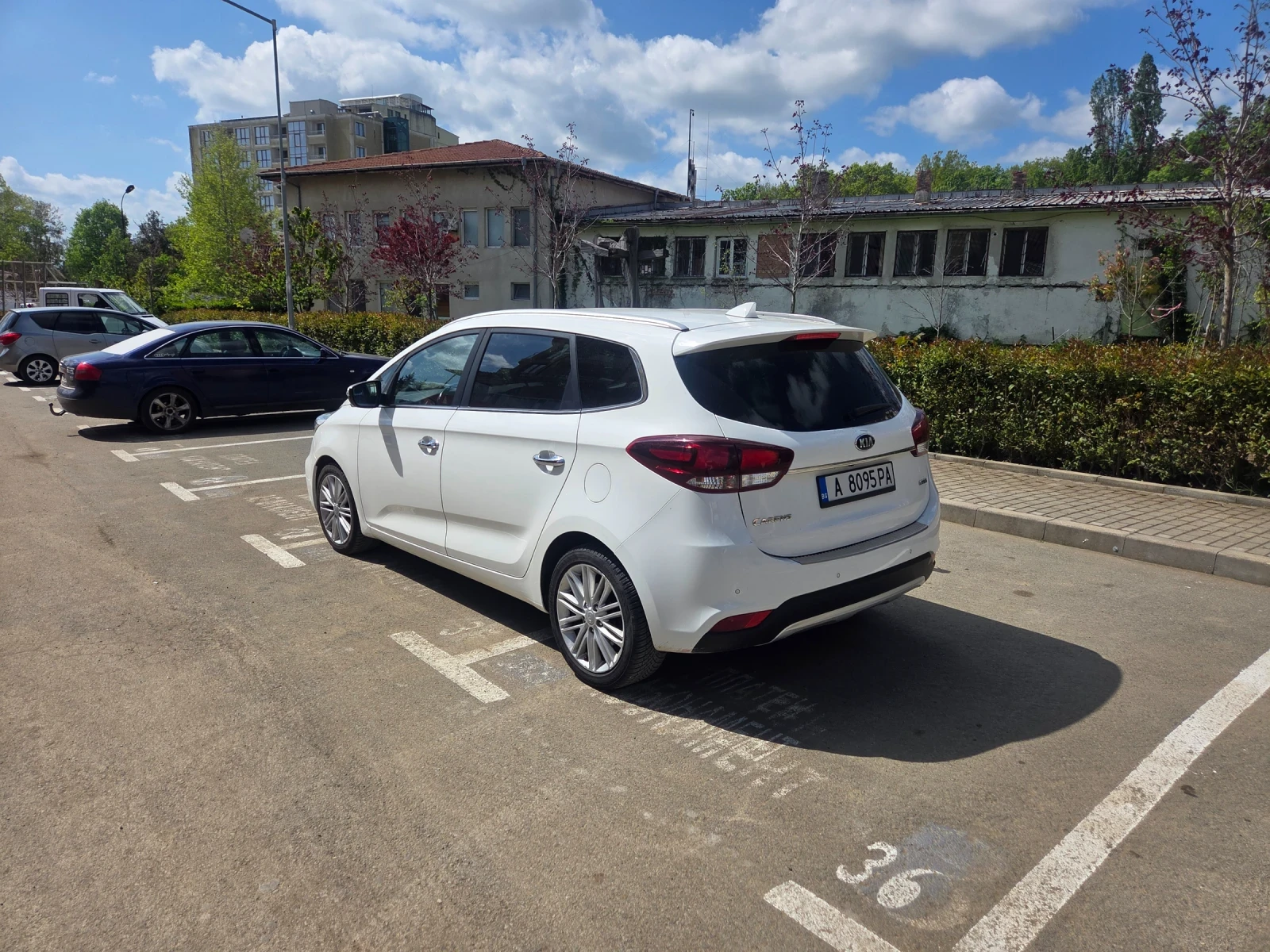 Kia Carens 1.7 CRDI , снимка 5 - Автомобили и джипове - 54728788