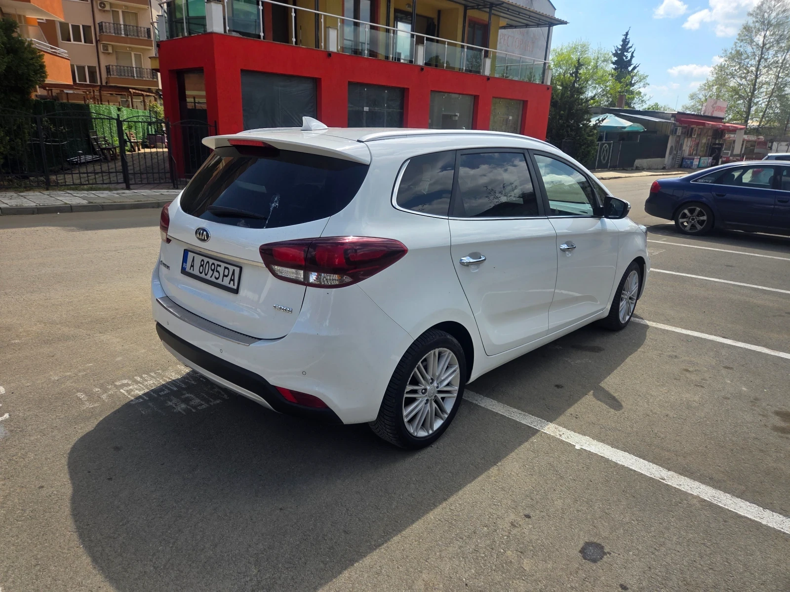 Kia Carens 1.7 CRDI , снимка 3 - Автомобили и джипове - 54728788