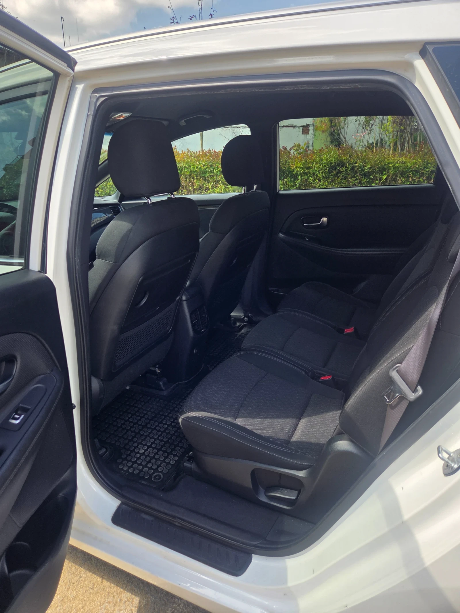 Kia Carens 1.7 CRDI , снимка 8 - Автомобили и джипове - 54728788