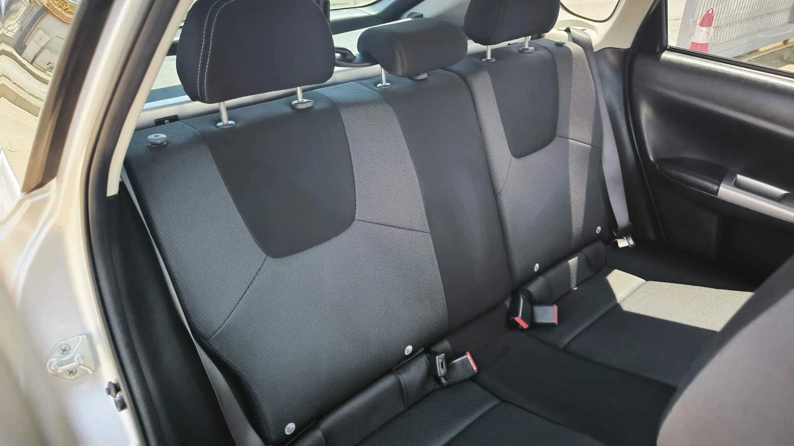 Subaru Impreza 2.0i automatic , снимка 11 - Автомобили и джипове - 54762535