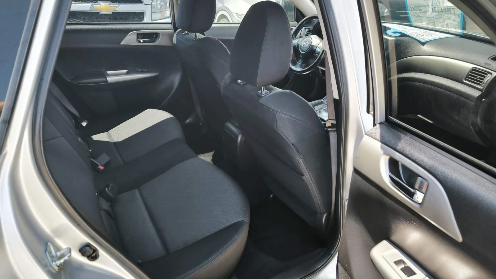 Subaru Impreza 2.0i automatic , снимка 10 - Автомобили и джипове - 54762535