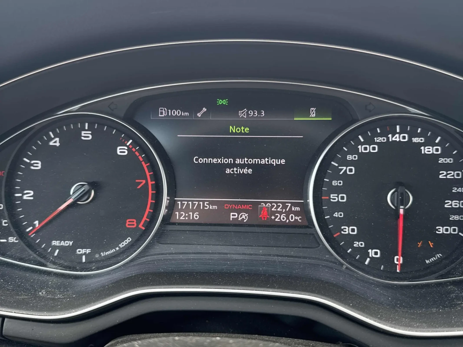 Audi A4 Komfort * Keyless * CARFAX * АВТО КРЕДИТ * , снимка 7 - Автомобили и джипове - 54882550