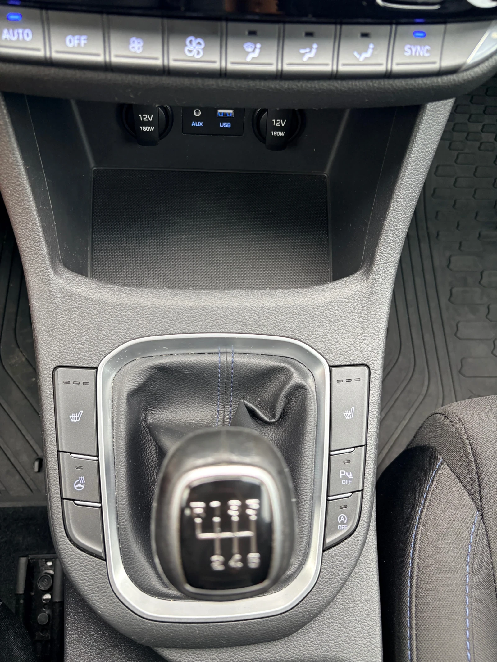 Hyundai I30 1.6 CRDI , снимка 16 - Автомобили и джипове - 55384650