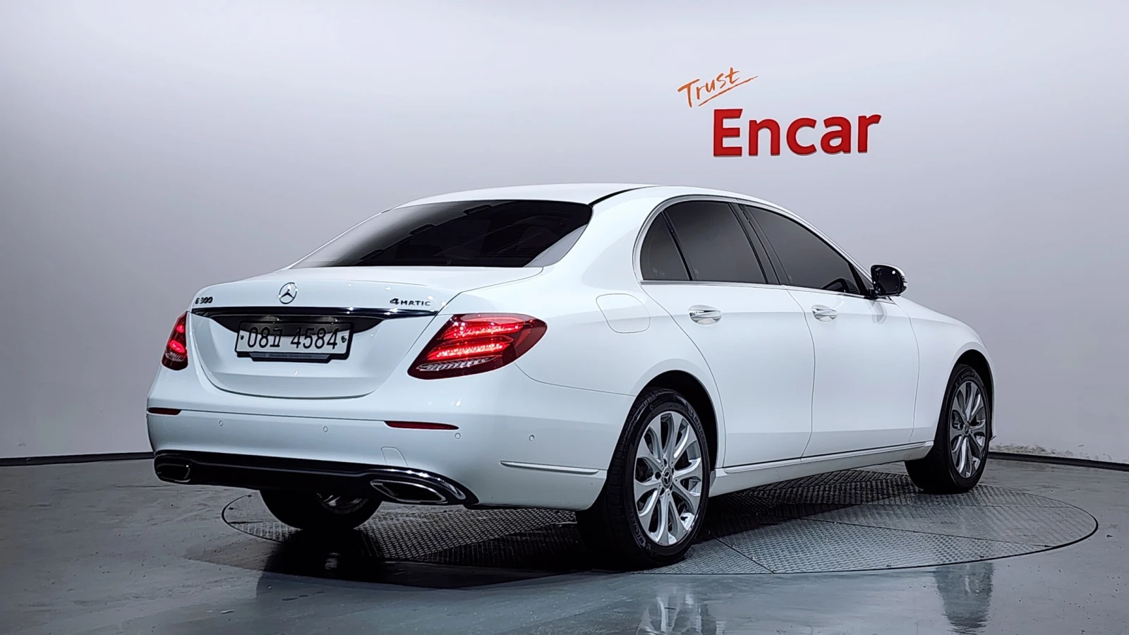 Mercedes-Benz E 300 E300 Exclusive | HUD | 360  Камера | Вентилирани , снимка 2 - Автомобили и джипове - 55541435