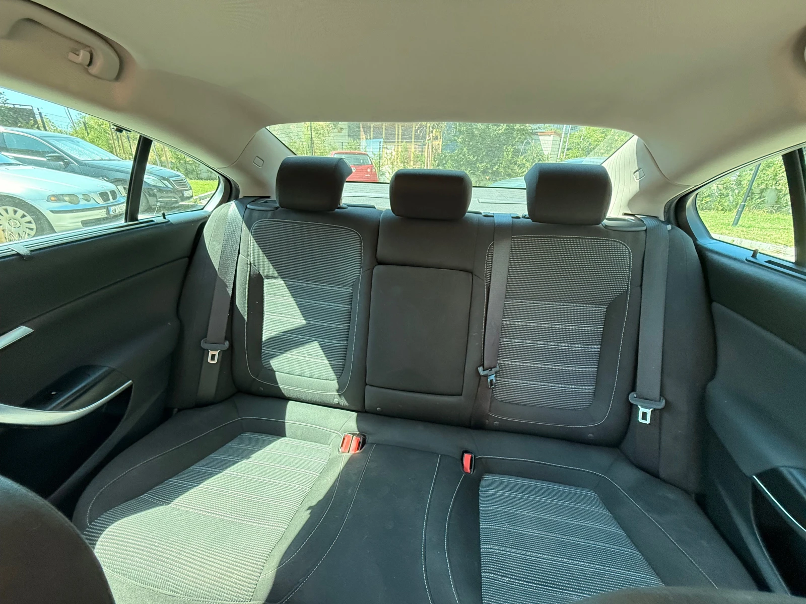 Opel Insignia купувана нова от БГ, Distronic, AndroidAuto/Carpla, снимка 9 - Автомобили и джипове - 55542067