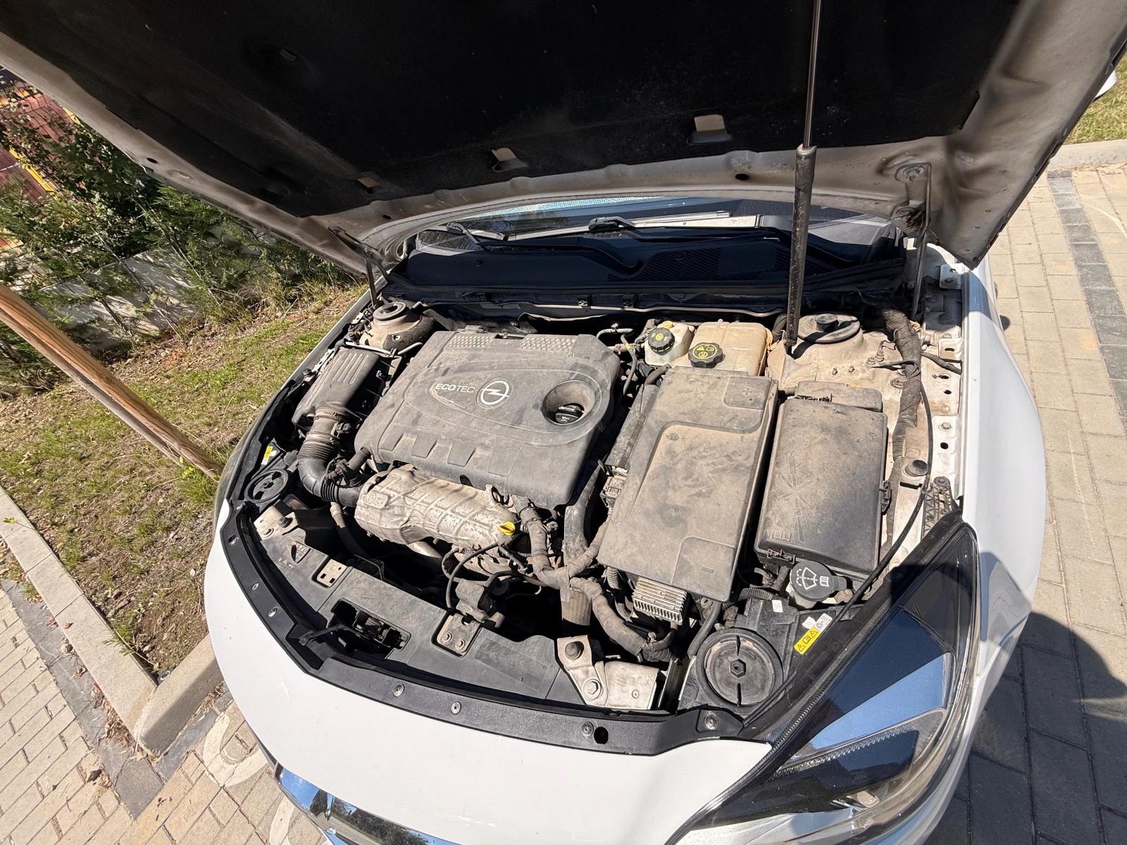 Opel Insignia купувана нова от БГ, Distronic, AndroidAuto/Carpla, снимка 6 - Автомобили и джипове - 55542067