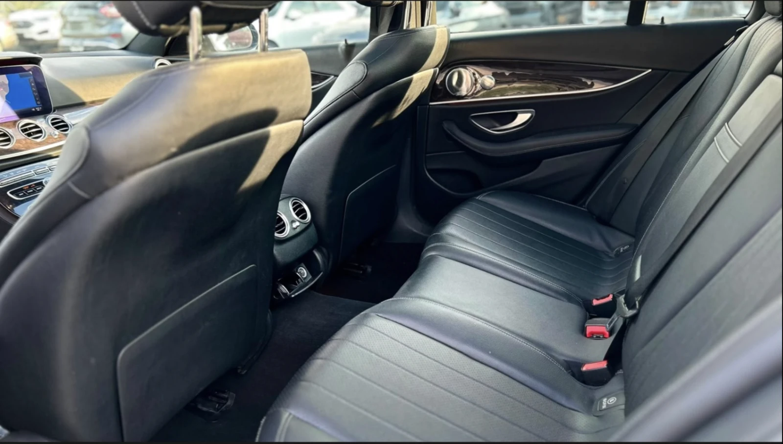Mercedes-Benz E 300 4MATIC| LED| DIGITAL COCKPIT| NAVI, снимка 8 - Автомобили и джипове - 55631857