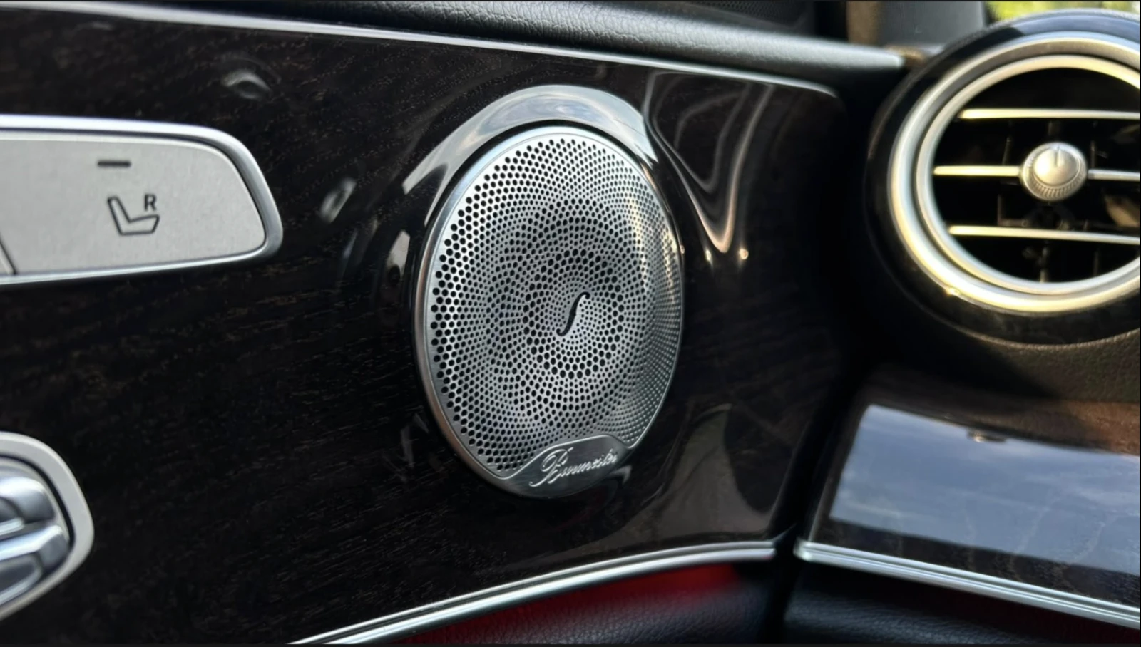 Mercedes-Benz E 300 4MATIC| LED| DIGITAL COCKPIT| NAVI, снимка 10 - Автомобили и джипове - 55631857