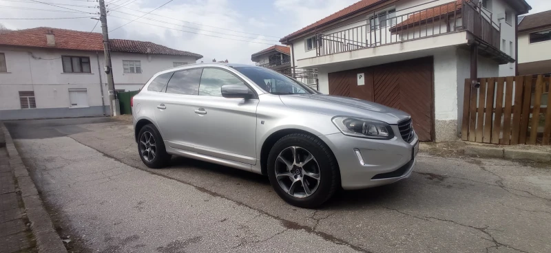 Volvo XC60 2.4 D4 AWD, снимка 2 - Автомобили и джипове - 49325372