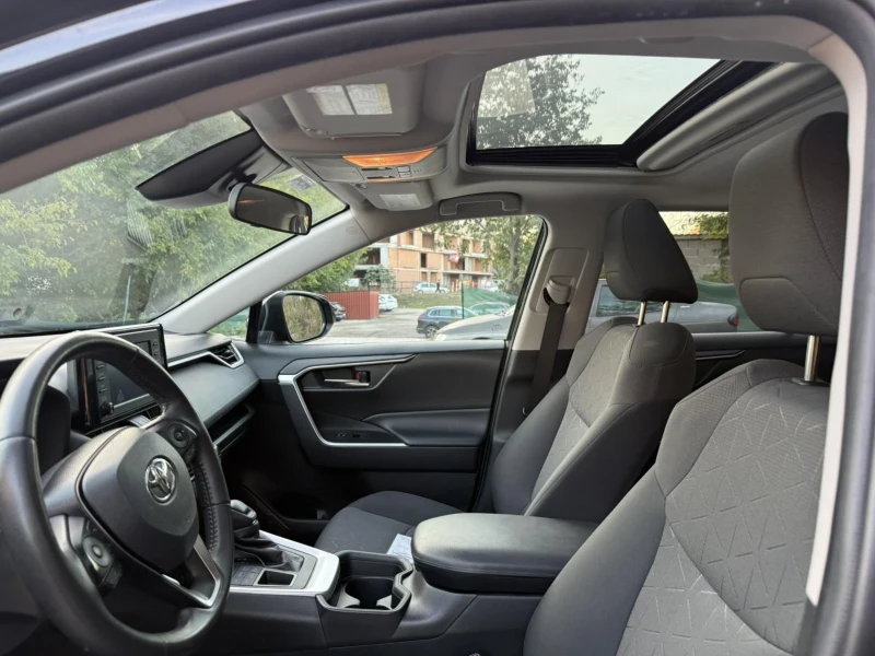 Toyota Rav4 XLE, снимка 9 - Автомобили и джипове - 52279295