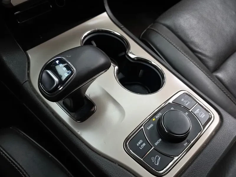Jeep Cherokee 3.0 DIESEL OVERLAND SUMMIT, снимка 17 - Автомобили и джипове - 54855303