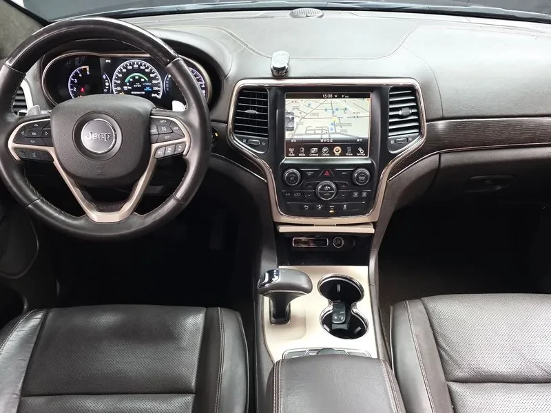 Jeep Cherokee 3.0 DIESEL OVERLAND SUMMIT, снимка 14 - Автомобили и джипове - 54855303