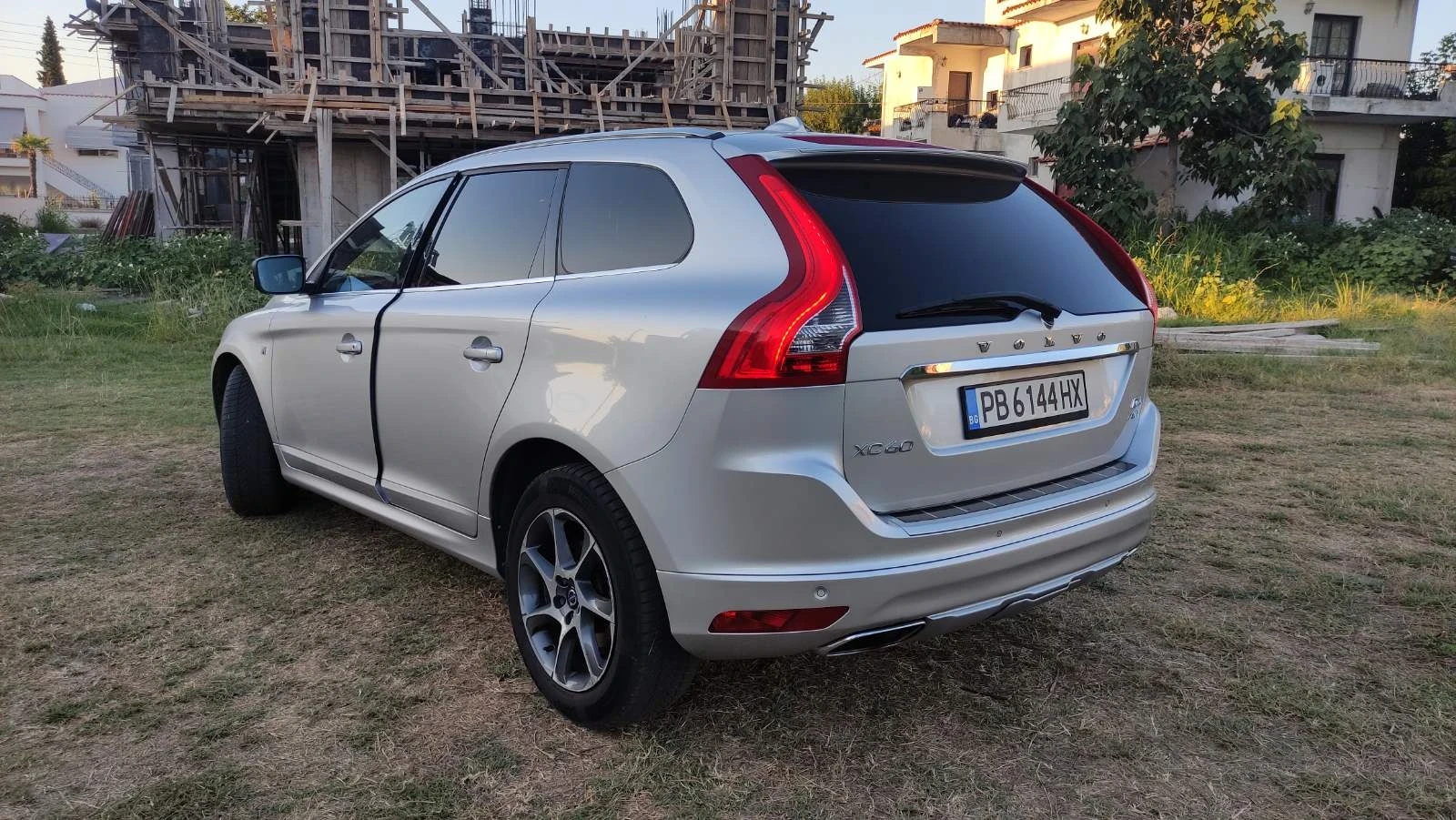 Volvo XC60 2.4 D4 AWD - изображение 9