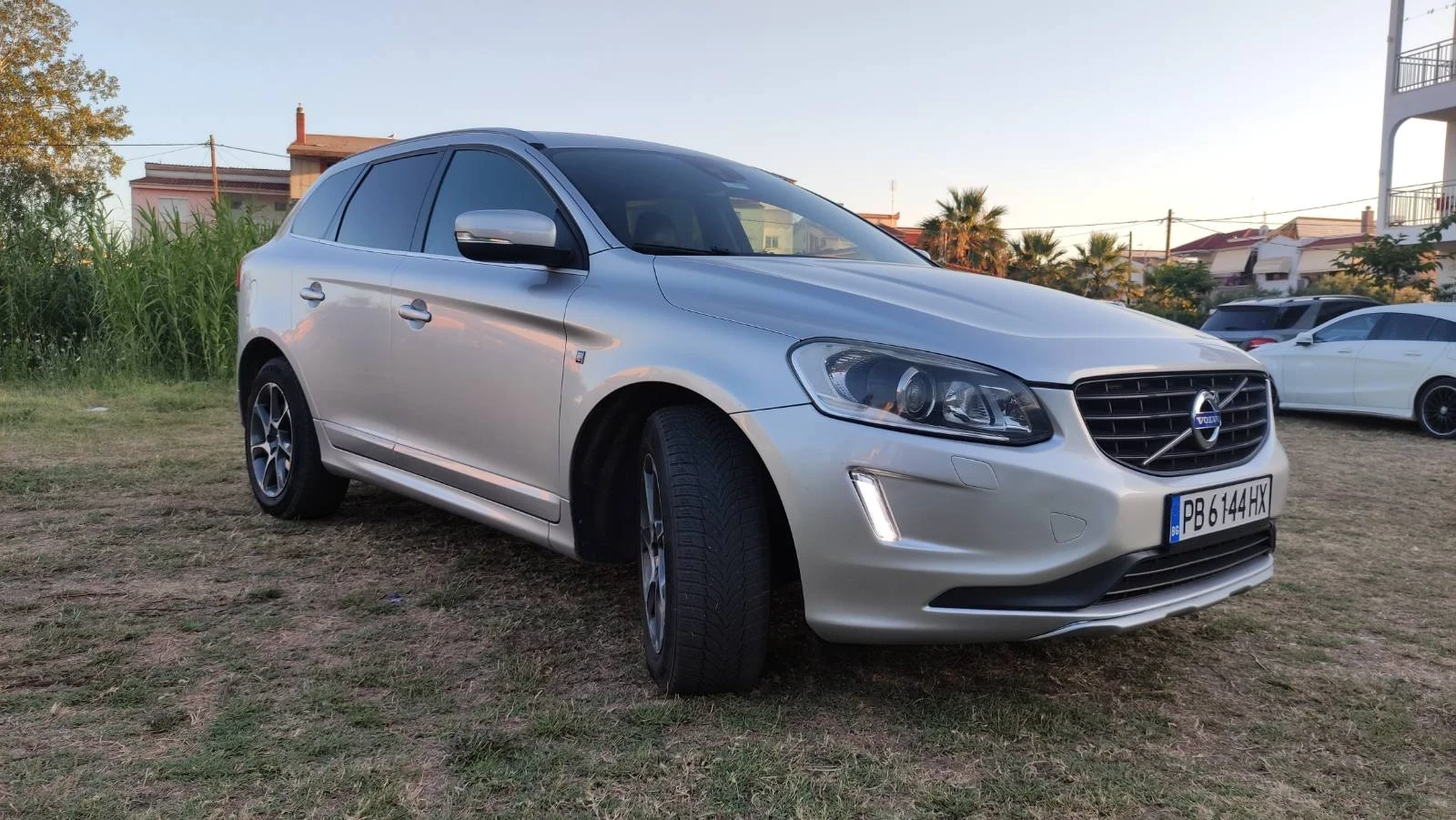 Volvo XC60 2.4 D4 AWD - изображение 4