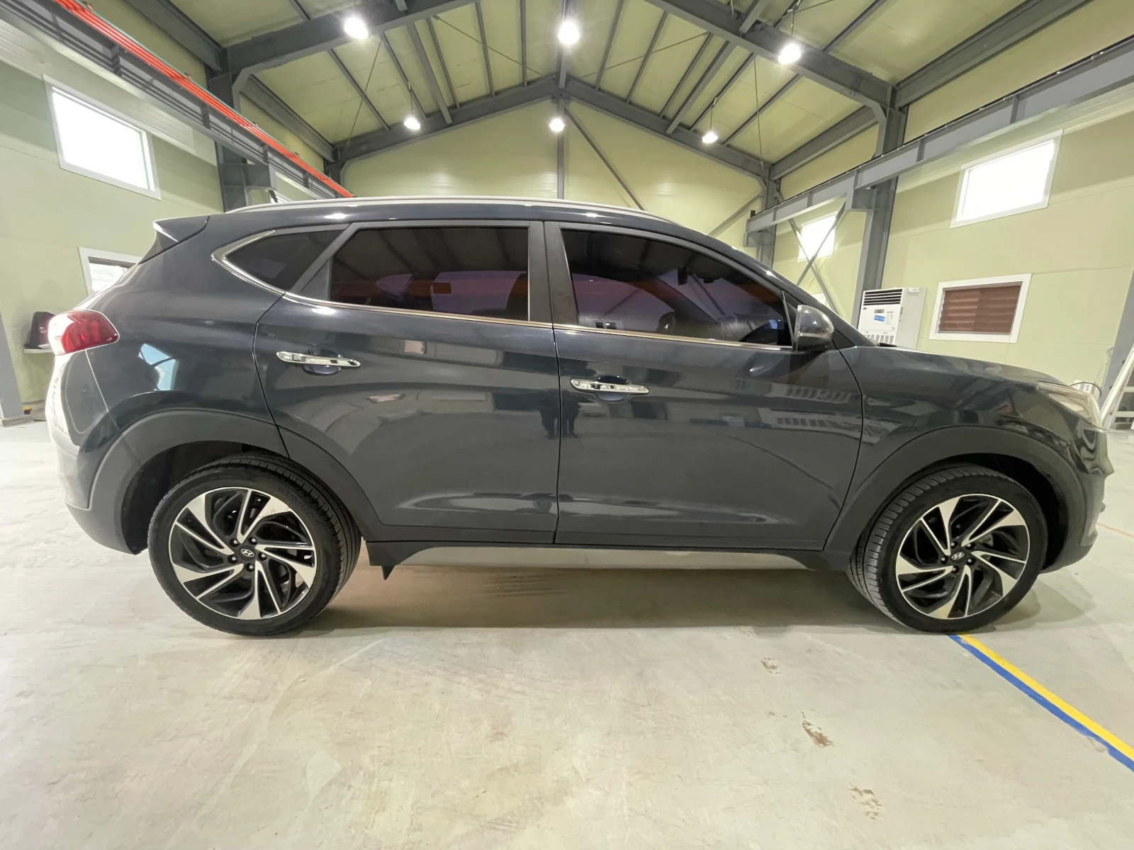 Hyundai Tucson 2.0D ! 4WD ! Premium !, снимка 5 - Автомобили и джипове - 54146234