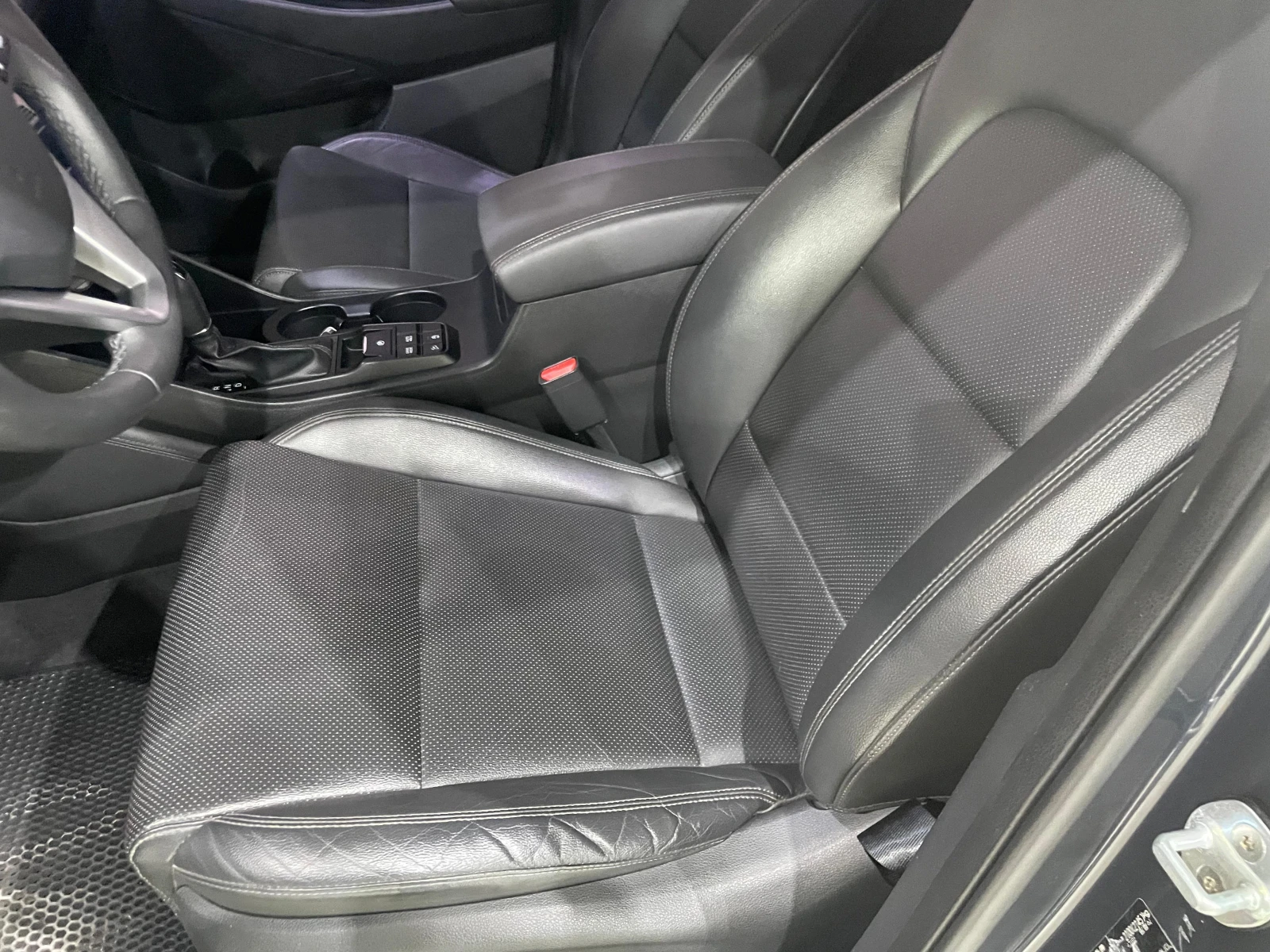 Hyundai Tucson 2.0D ! 4WD ! Premium !, снимка 9 - Автомобили и джипове - 54146234