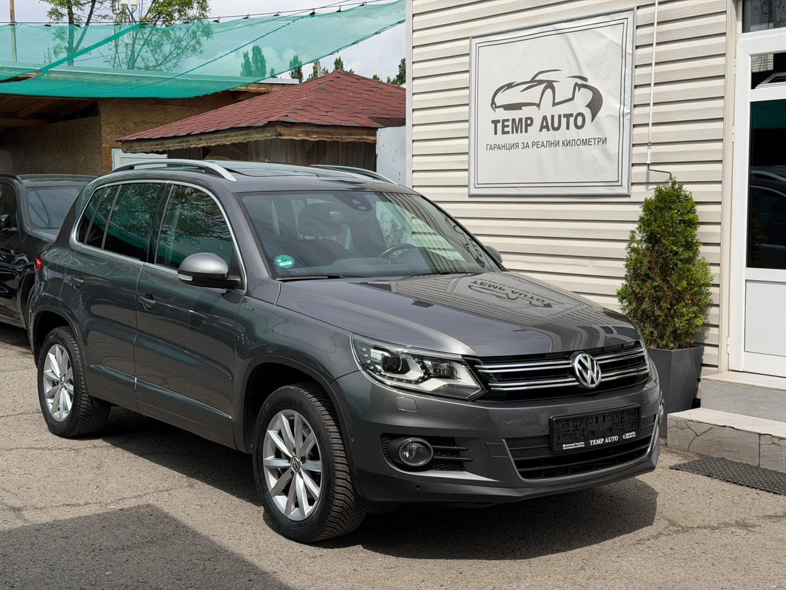 VW Tiguan 2.0TDI* 177кс* 4х4* СЕРВИЗНА КНИЖКА С ПЪЛНА ИСТОРИ, снимка 3 - Автомобили и джипове - 54486130